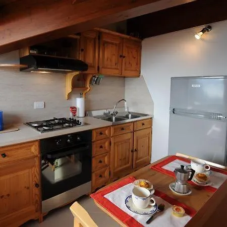 Sleeps 5 * מנאג'יו
